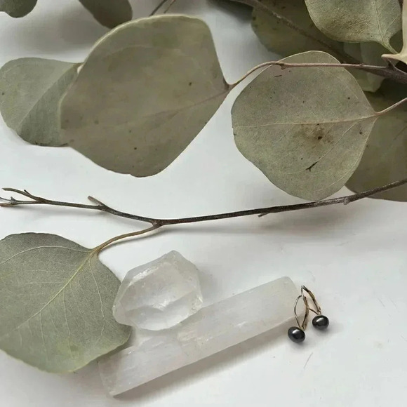 14K gold & Black Tahitian Pearl  Earrings - Picture 2 of 9